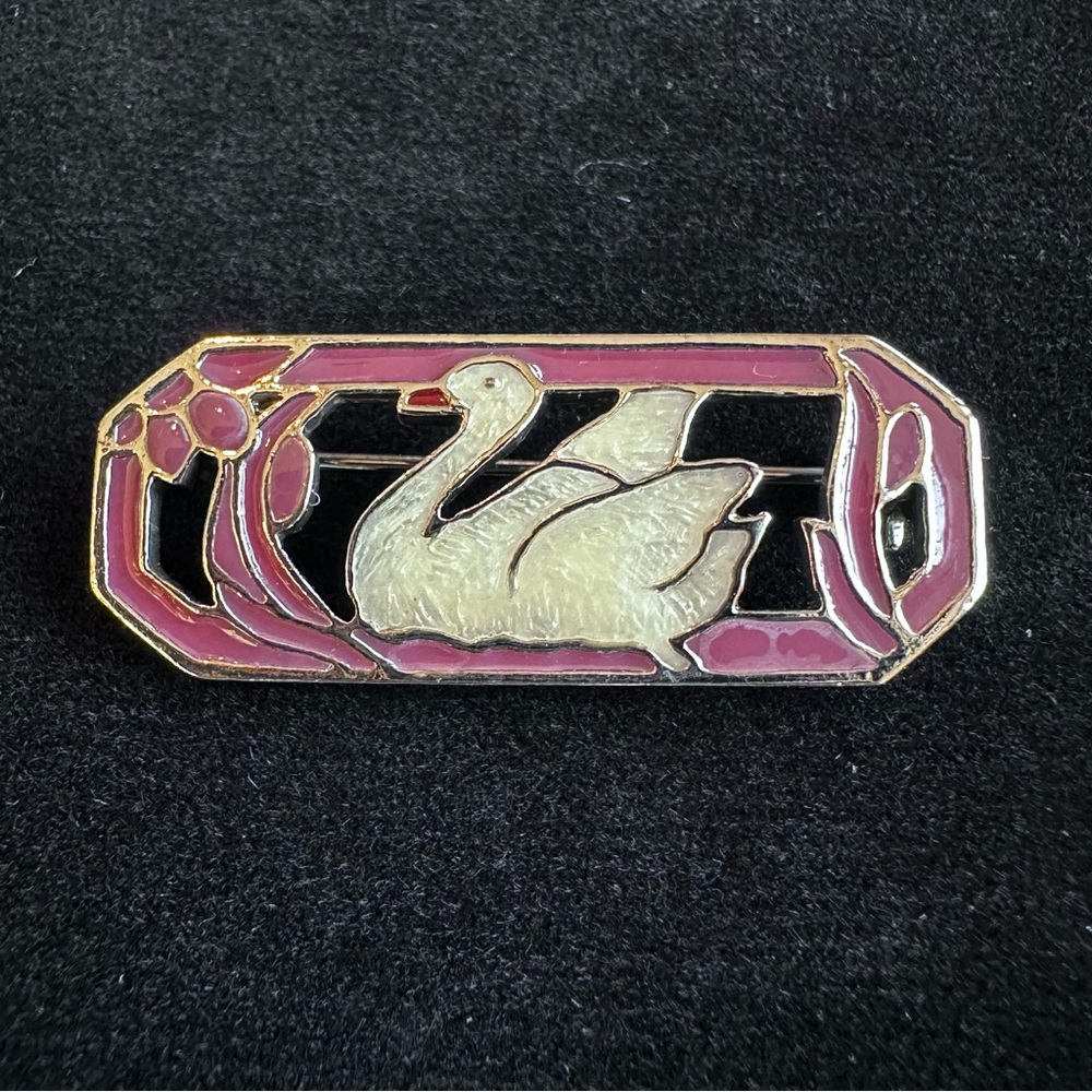 Elegant Vintage Swan Bird Pin - Pink and Cream Enamel Inlay